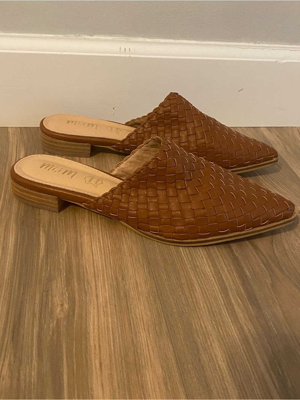 Mi.iM ladies 7.5 leather mules MiiM slip on tan shoes - Picture 2 of 9
